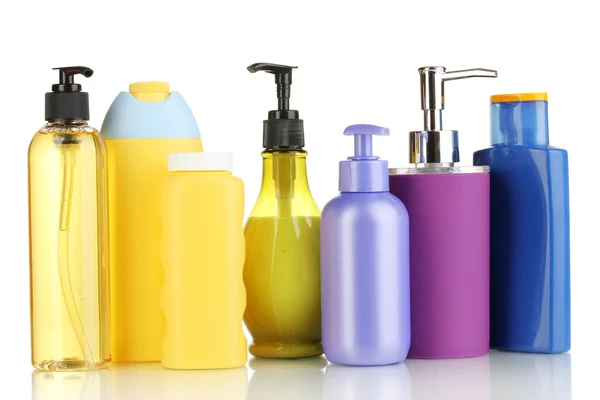 Muitos produtos cosméticos diferentes para cuidados pessoais isolados em branco — Fotografia de Stock