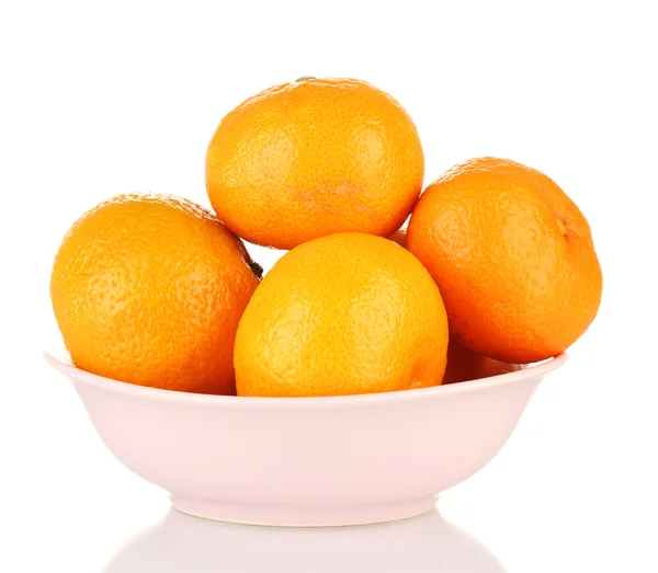 Sabrosas mandarinas en cuenco de color aislado en blanco —  Fotos de Stock