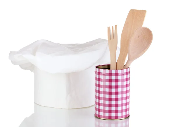 Sombrero de chef con cucharas aisladas en blanco — Foto de Stock