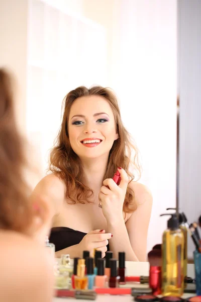Portrait of attractive woman applying parfume — Stockfoto