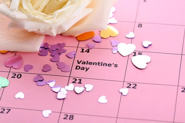 メモ カレンダー （バレンタインデー） とローズ、クローズ アップ — ストック写真