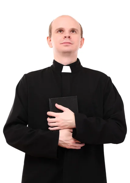Genç papaz İncil, üzerinde beyaz izole ile — Stok fotoğraf