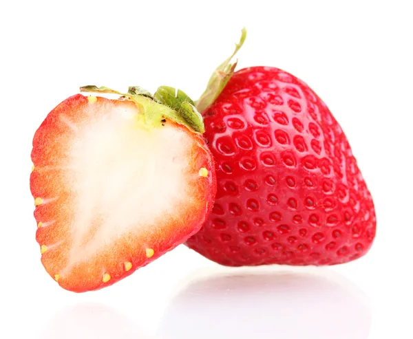 Fresas dulces aisladas en blanco — Foto de Stock