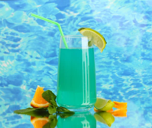 Glass of blue cocktail on blue background — Stock Photo, Image