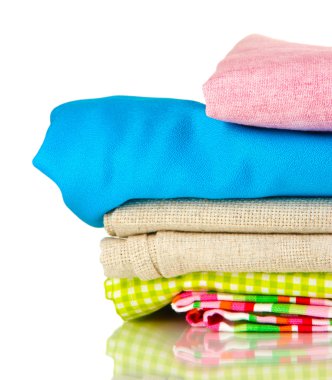 farklı kumaşlar üzerine beyaz izole yığını