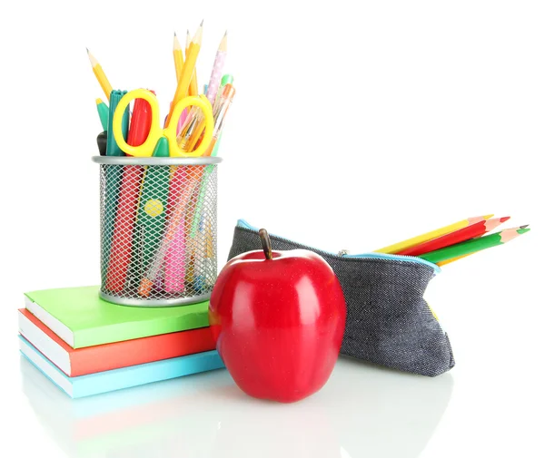 Bleistiftbox mit Schulausrüstung und Apfel isoliert auf weiß — Stockfoto