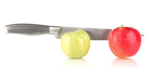 Manzanas rojas y verdes con cuchillo aislado en blanco —  Fotos de Stock