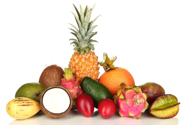 Elszigetelt fehér egzotikus gyümölcsök összetétele — Stock Fotó