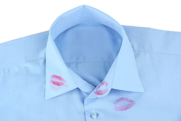 Κραγιόν φιλί στο γιακά πουκάμισο του ανθρώπου, που απομονώνονται σε λευκό — Φωτογραφία Αρχείου