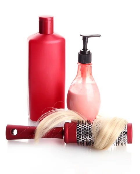 Tarak fırça ile üzerine beyaz izole, saç ve Kozmetik Şişeler — Stok fotoğraf