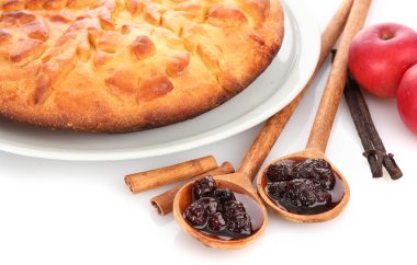 lezzetli ev yapımı pasta, elma ve reçel, üzerinde beyaz izole