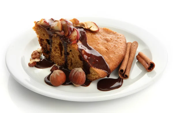 Fatia de torta caseira saborosa com chocolate, isplated no branco — Fotografia de Stock