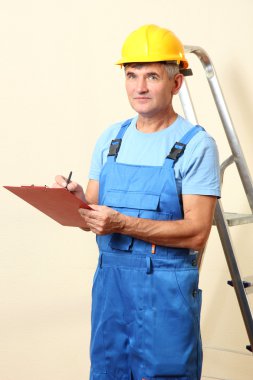 Oluşturucu duvar arka planda çalışma sözleşme içine girer