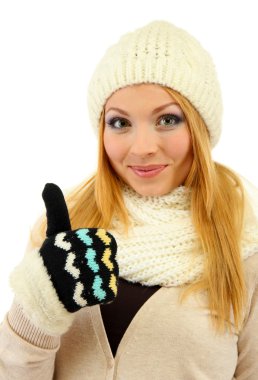 genç güzel kadın üzerinde beyaz izole kış giyim