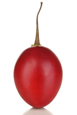 Olgun tamarillo üzerinde beyaz izole