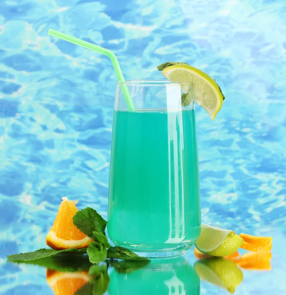 Glass of blue cocktail on blue background — Stock Photo, Image