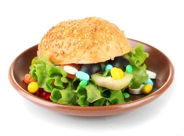 栄養ケアのための概念的なイメージ: ビタミンや栄養補助食品パンの盛り合わせ。白で隔離 — ストック写真