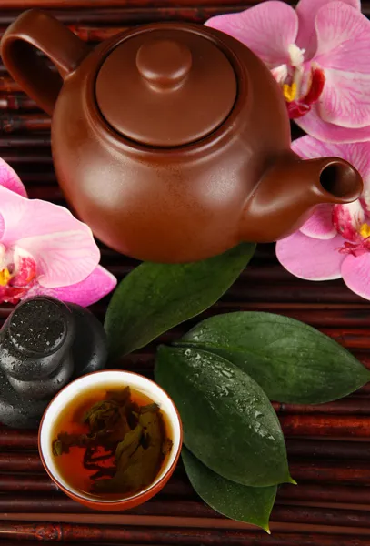 Čínský čajový obřad na bambusové tabulka detail — Stock fotografie