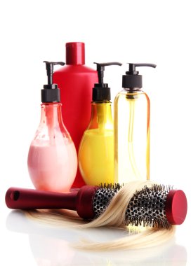 tarak fırça ile üzerine beyaz izole, saç ve Kozmetik Şişeler