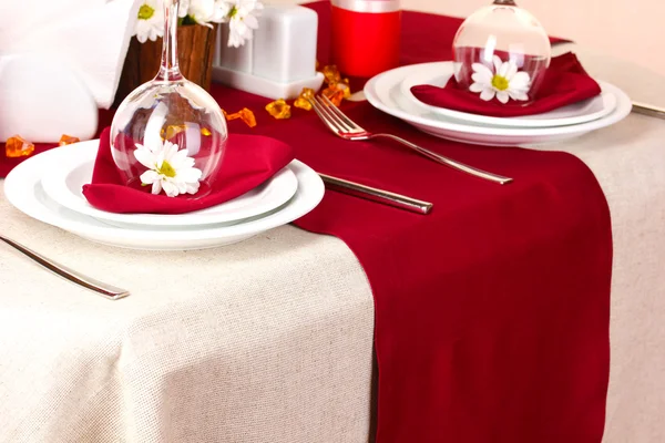 Elegant table setting in restaurant — Stock Photo, Image