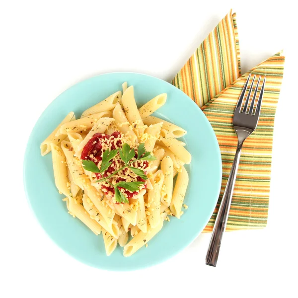 Rigatoni makarna yemeğin üzerine beyaz izole domates sos ile — Stok fotoğraf