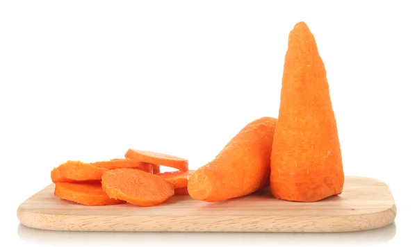 Zanahorias en la tabla de cortar aislado en blanco —  Fotos de Stock