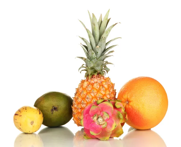 Composizione di frutti esotici isolati su bianco — Foto Stock