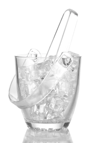Cubo de hielo de vidrio aislado en blanco — Foto de Stock