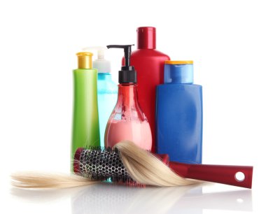 tarak fırça ile üzerine beyaz izole, saç ve Kozmetik Şişeler