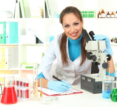 genç bilim seyir içine laboratuar mikroskobu