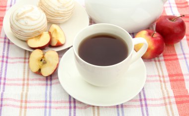 çay ve ev yapımı reçel, masa örtüsü üzerinde hafif Kahvaltı