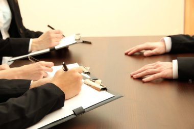 ekip çalışması sırasında iş elinde yakın çekim