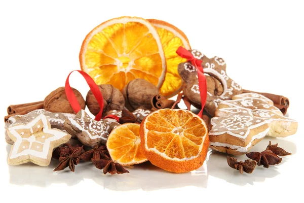 Gedroogd citrusvruchten, specerijen en cookies geïsoleerd op wit — Stockfoto