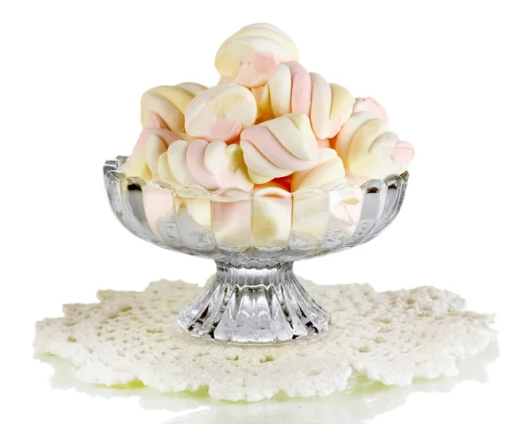 Marshmallow delicato in vaso di vetro isolato su bianco — Foto Stock