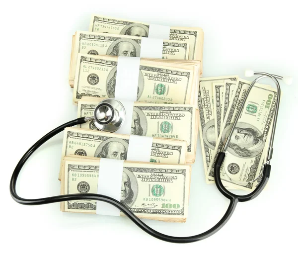 Hälso-och kostnad koncept: stetoskop och dollar isolerad på vit — Stockfoto
