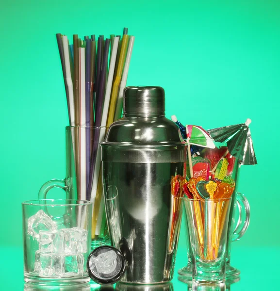 Cocktail shaker and other bartender equipment on color background — Stock Photo, Image