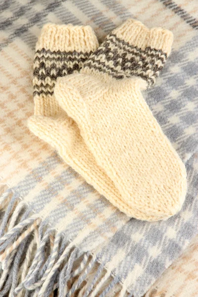 Lämmin neulotut sukat ruudullinen lähikuva — kuvapankkivalokuva