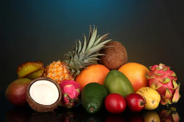 Composition of exotic fruits on colorful background — Stock Photo, Image