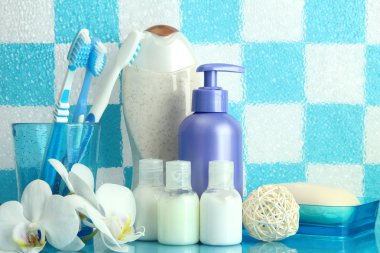Banyo Aksesuar banyo mavi taş duvar arka rafta