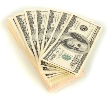 yüz dolarlık banknotlar yakın çekim üzerinde beyaz izole birçoğu