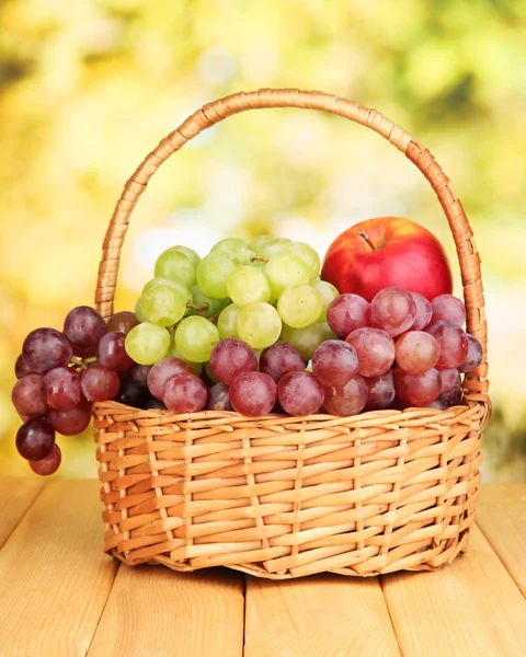 Grape in basket on wooden table — Stock Photo, Image