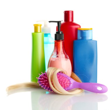 tarak fırça ile üzerine beyaz izole, saç ve Kozmetik Şişeler