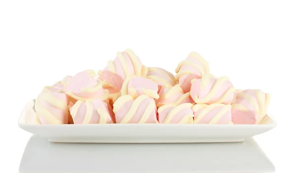 Marshmallows su piastra isolata su bianco — Foto Stock
