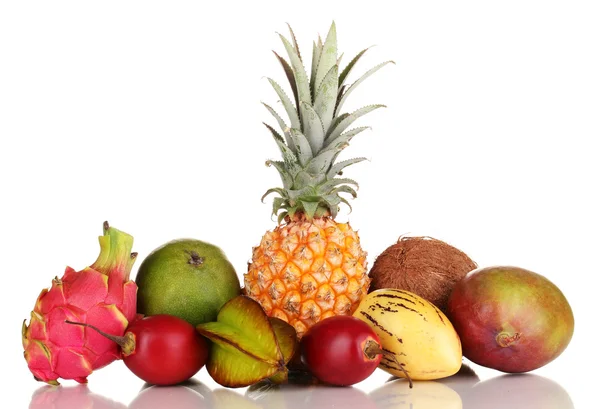 Composição de frutas exóticas isoladas em branco — Fotografia de Stock