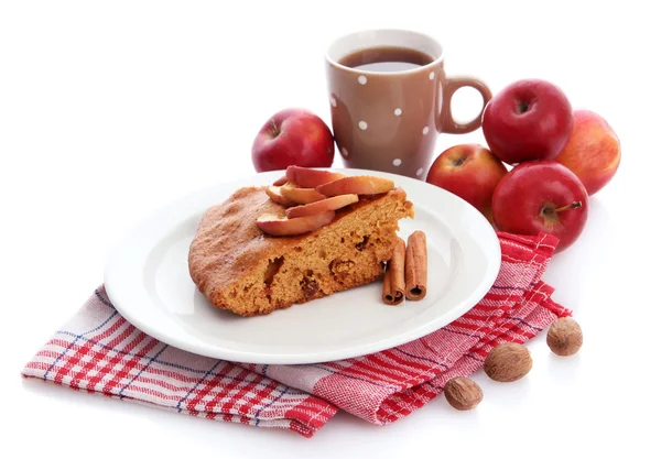 Kawałek smaczne domowe ciasto z jabłek i filiżankę kawy, isplated biały — Zdjęcie stockowe
