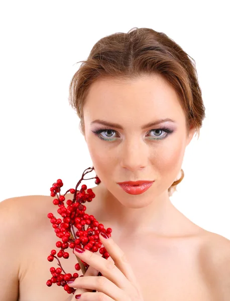 Schöne junge Frau mit hellem Make-up, Zweig mit roten Beeren in der Hand, isoliert auf weiß — Stockfoto