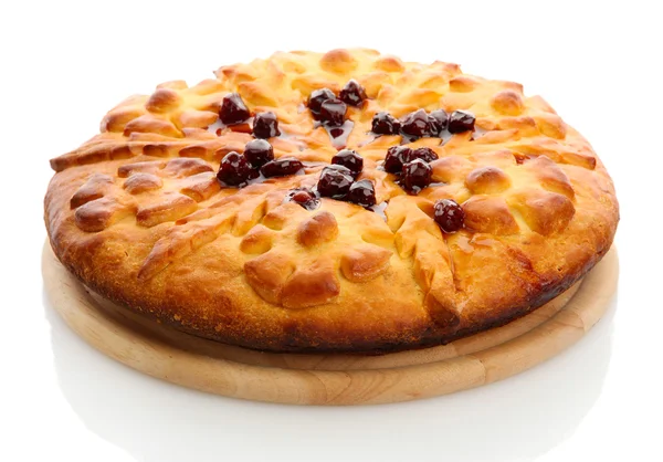 Gustosa torta fatta in casa con marmellata, isolata su bianco — Foto Stock