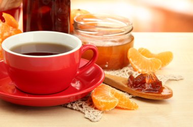 çay ve ev yapımı reçel, ahşap masa üzerinde hafif Kahvaltı