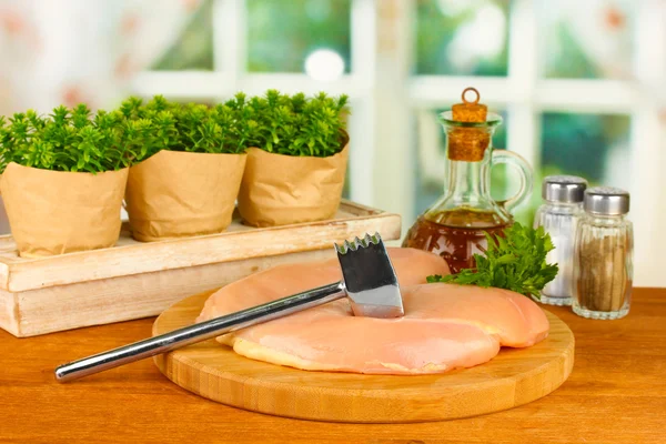 Composition of raw meat, vegetables and spices on wooden table close-up — Stock Photo, Image