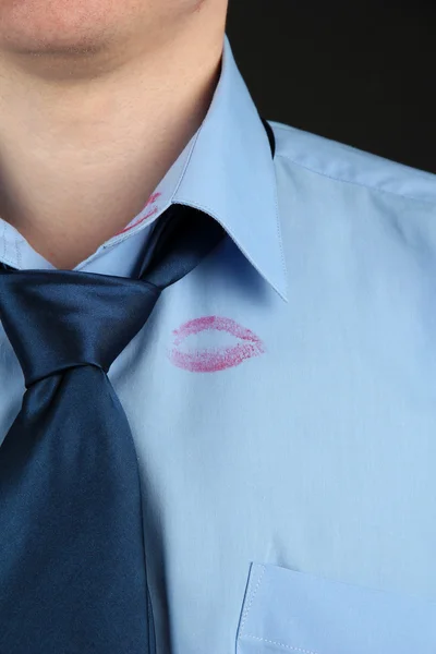 Lipstick kiss on shirt collar of man, isolated on black — Stock Photo, Image